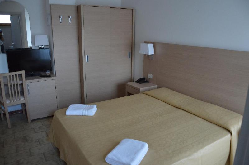 Hotel Caesar Песаро Екстериор снимка