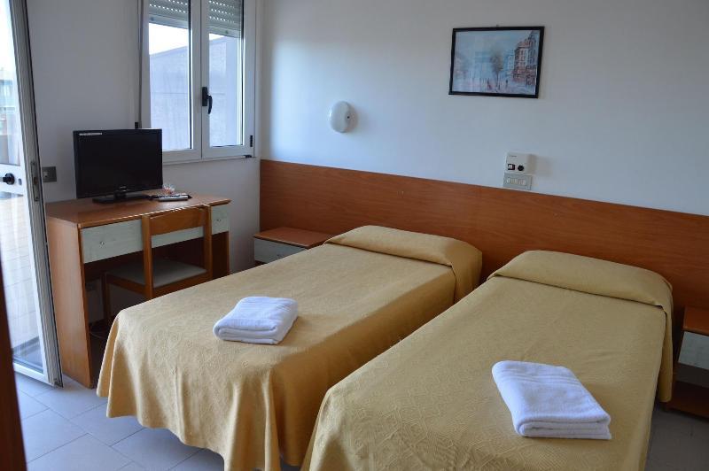 Hotel Caesar Песаро Екстериор снимка