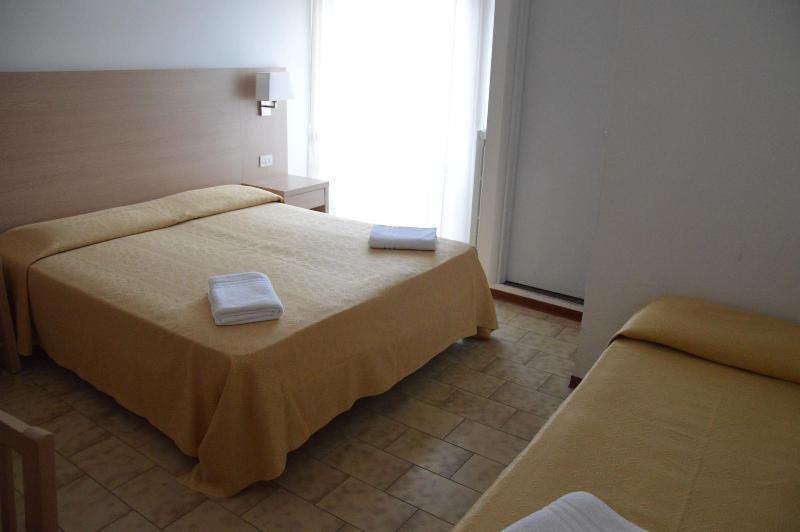 Hotel Caesar Песаро Екстериор снимка