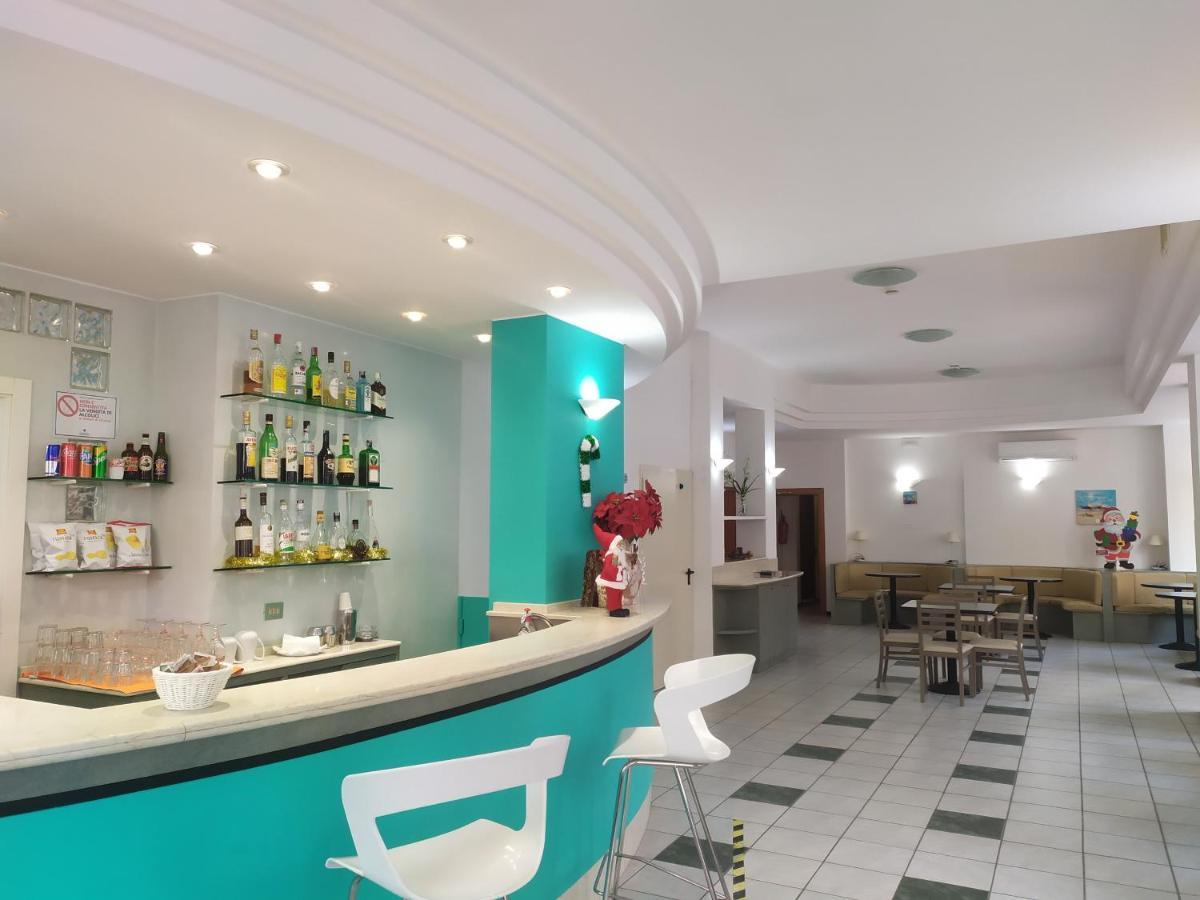 Hotel Caesar Песаро Екстериор снимка