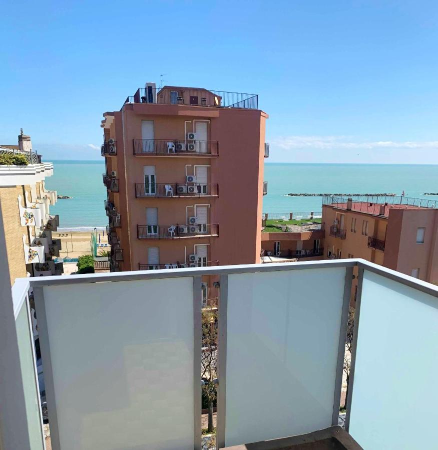 Hotel Caesar Песаро Екстериор снимка