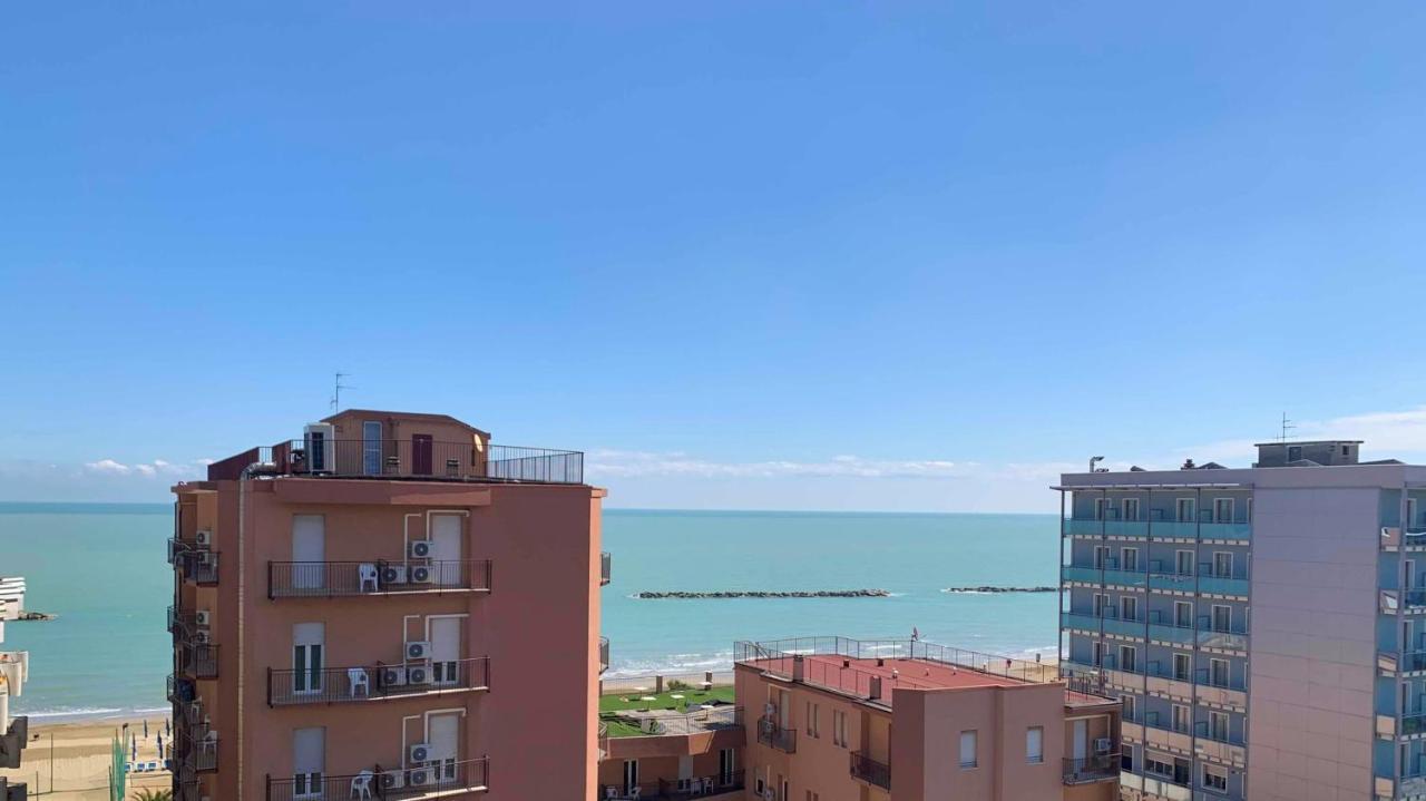 Hotel Caesar Песаро Екстериор снимка