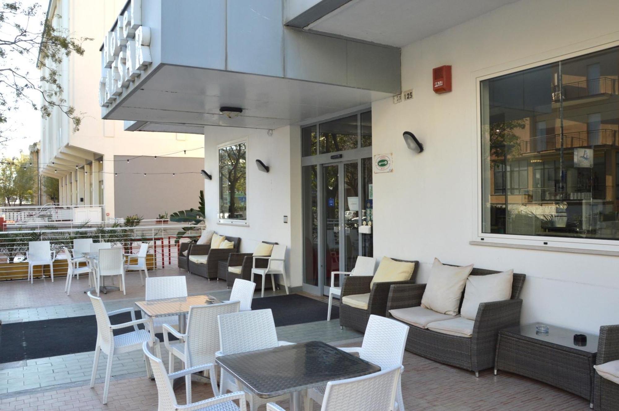 Hotel Caesar Песаро Екстериор снимка