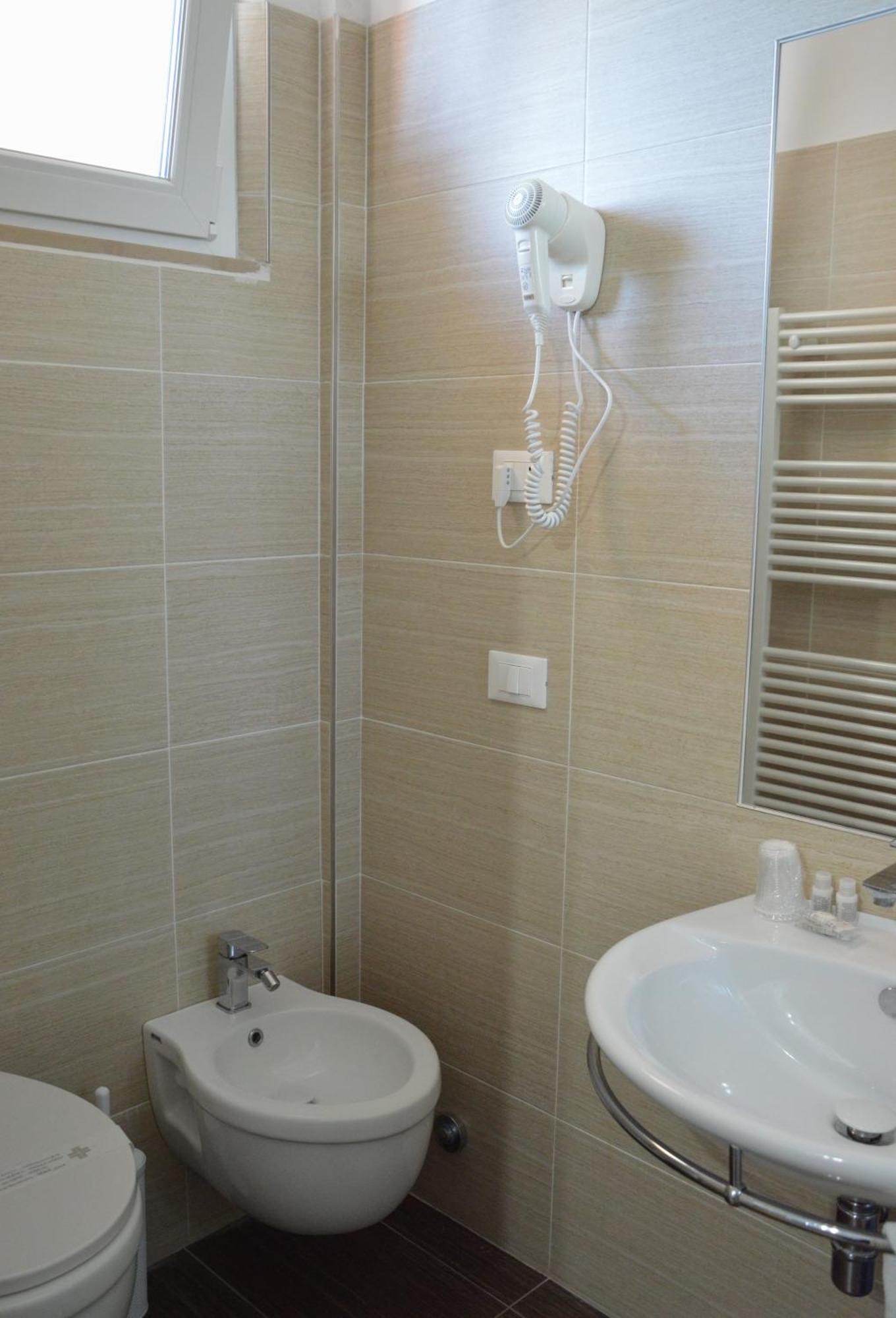 Hotel Caesar Песаро Екстериор снимка